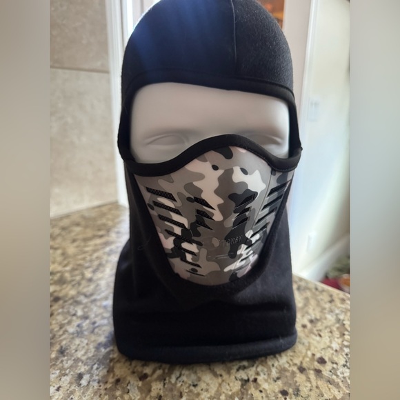 NWT Balaclava Ski Mask - Thermal Face Mask Cold Weather Motorcycle Mask - Picture 9 of 11